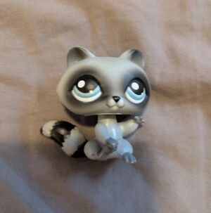 🦋5/25$ Littlest Pet Shop Gray and White Raccoon Toy